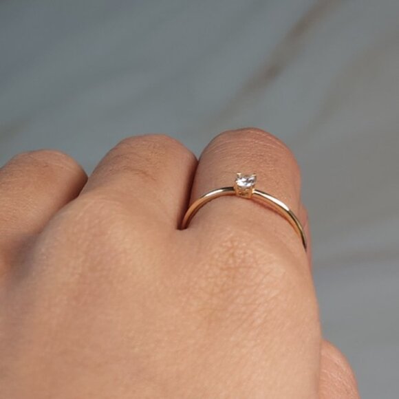 14Kt Gold 0.10 Ct Lab Grown Diamond Ring - Picture 4 of 6